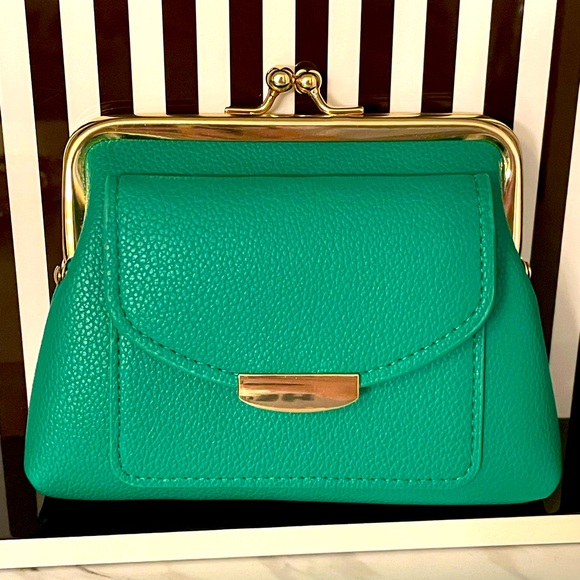 Handbags - Green Kisslock Purse Bag Wallet